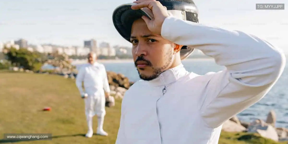 专业装备，轻松掌控赛场！🎾 品质与潮流，为你的热爱加冕！